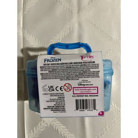 "Disney Frozen Moldable Bath Soap Kit with 3 Cutters and 10 Pieces" - Picture 3 of 7